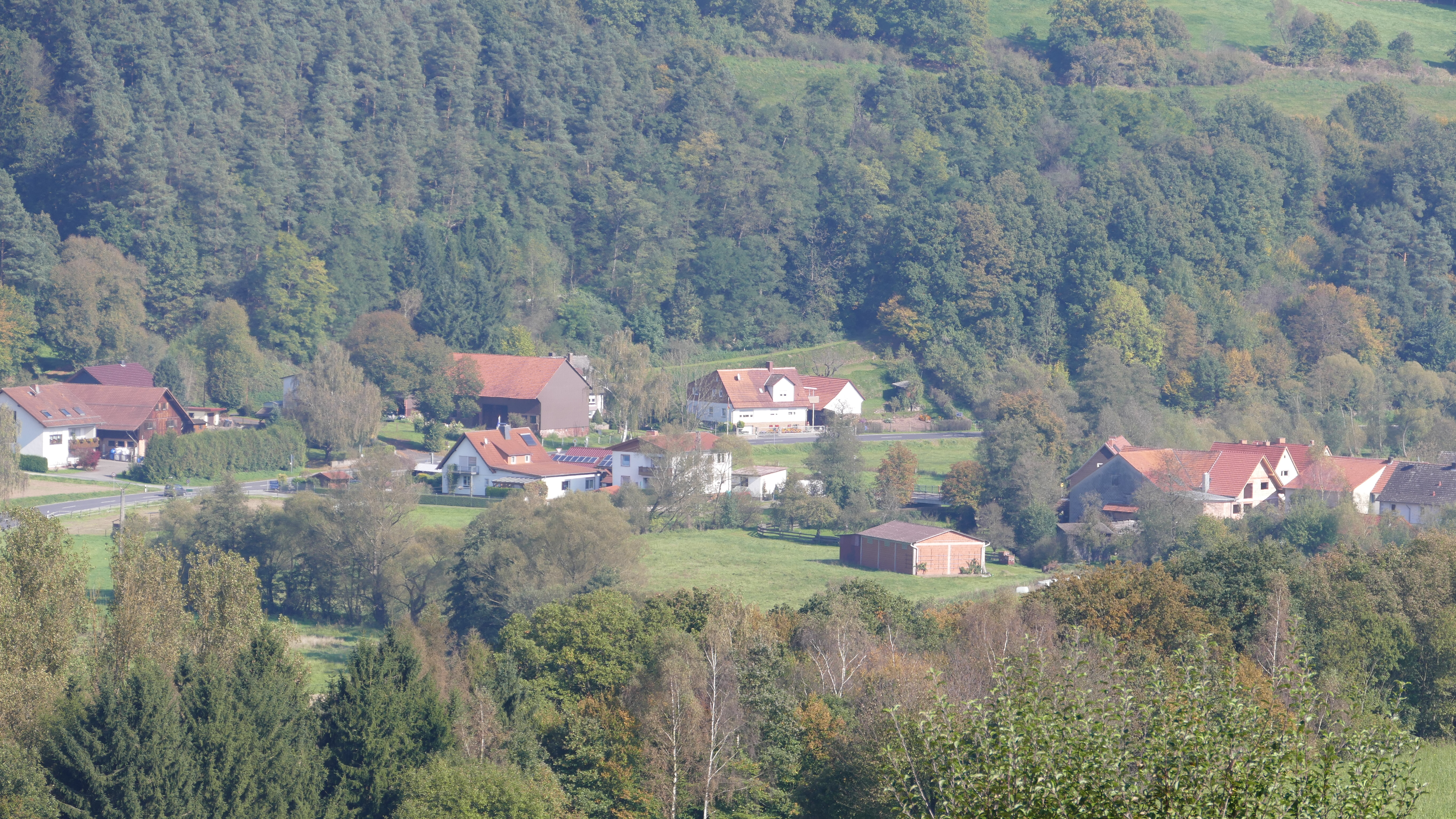 Erstmals um 1343 als Gutwinsdorf erw&auml;hnt hat Gittersdorf  240 Einwohner